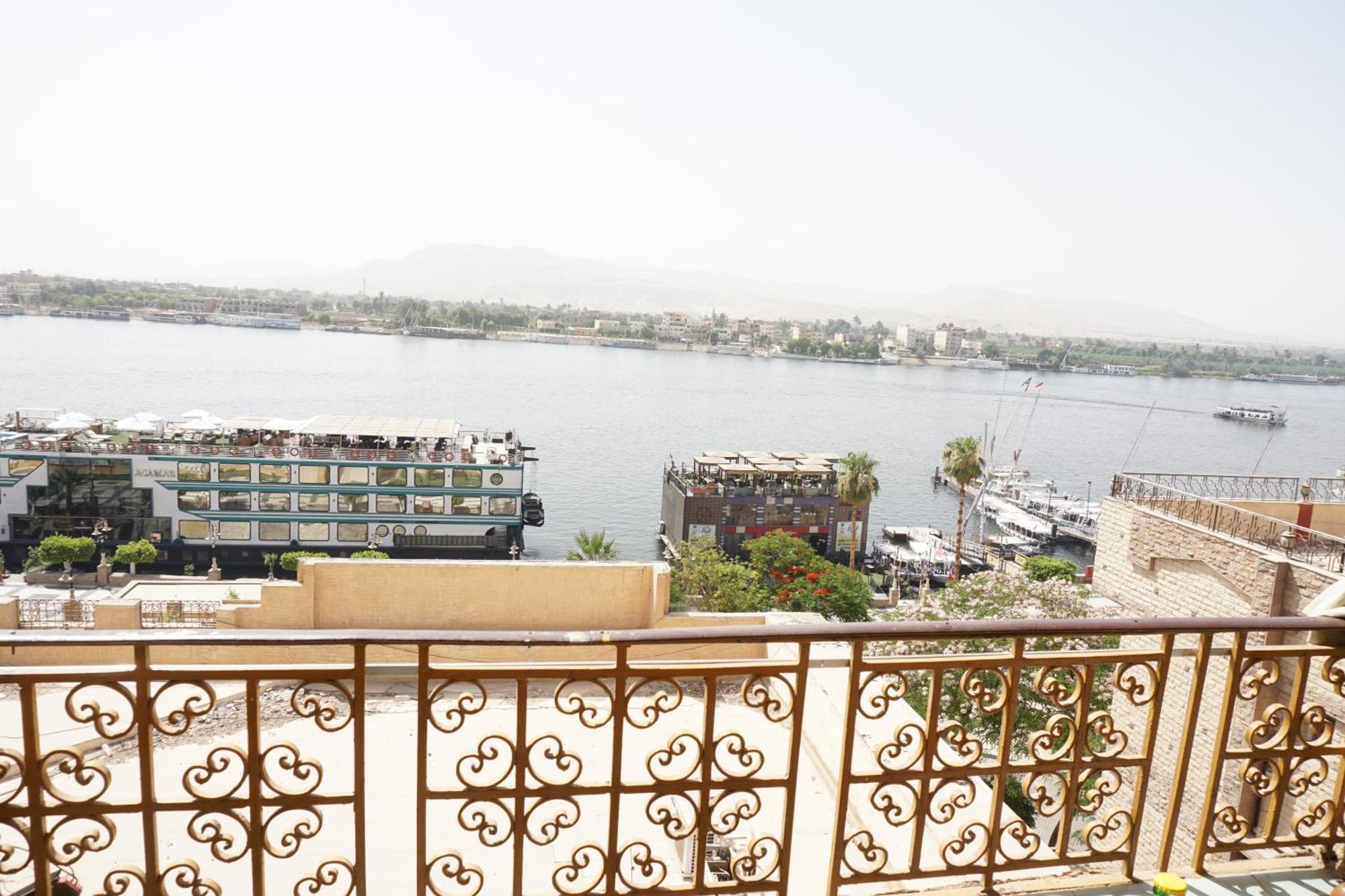Merry Land Hotel & Roof Top Nile Restaurant Luxor Exterior photo