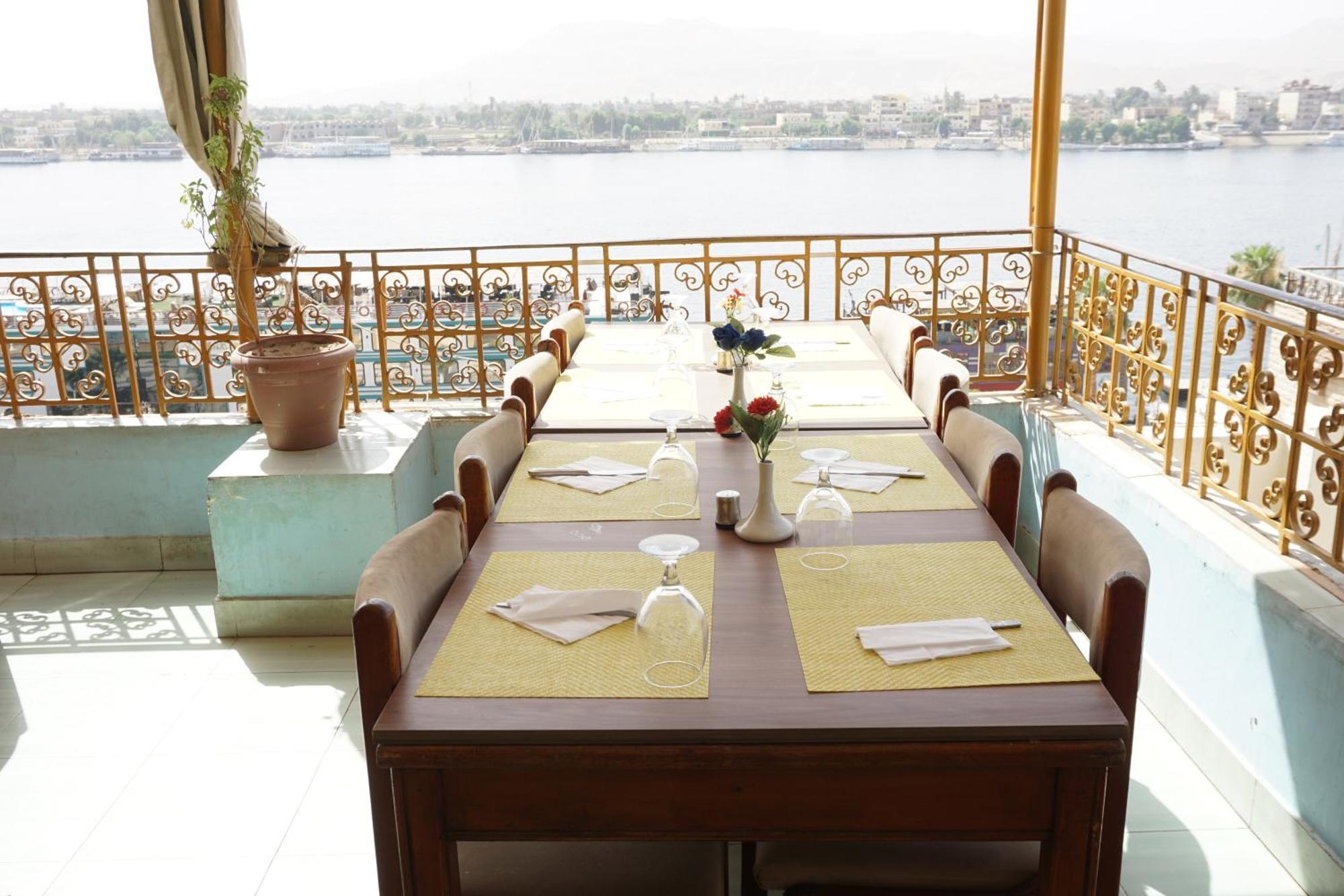 Merry Land Hotel & Roof Top Nile Restaurant Luxor Exterior photo