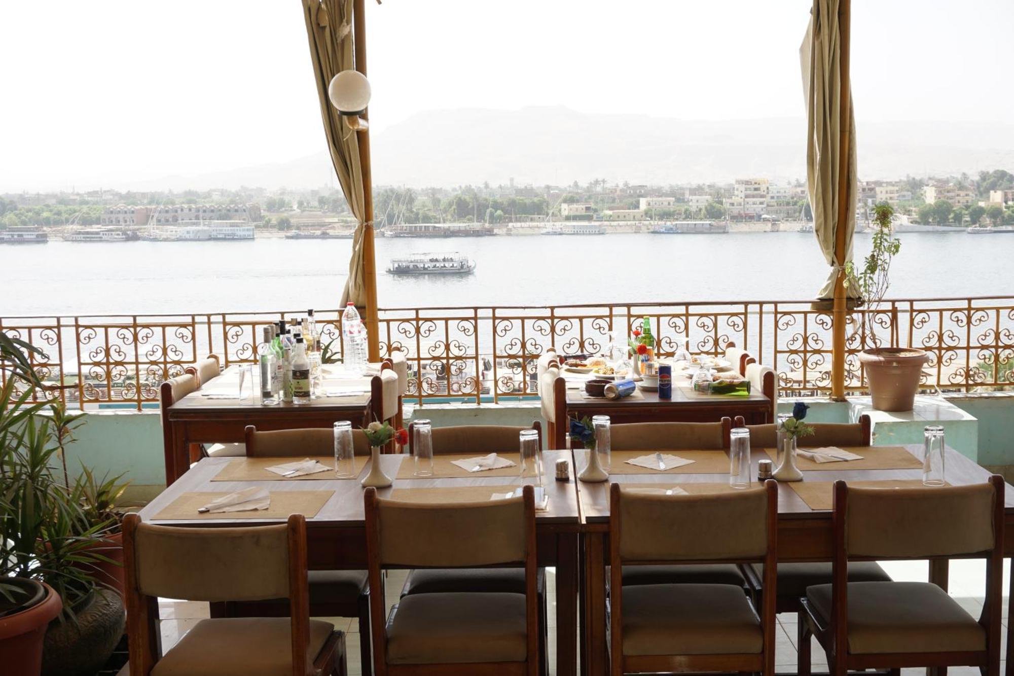 Merry Land Hotel & Roof Top Nile Restaurant Luxor Exterior photo