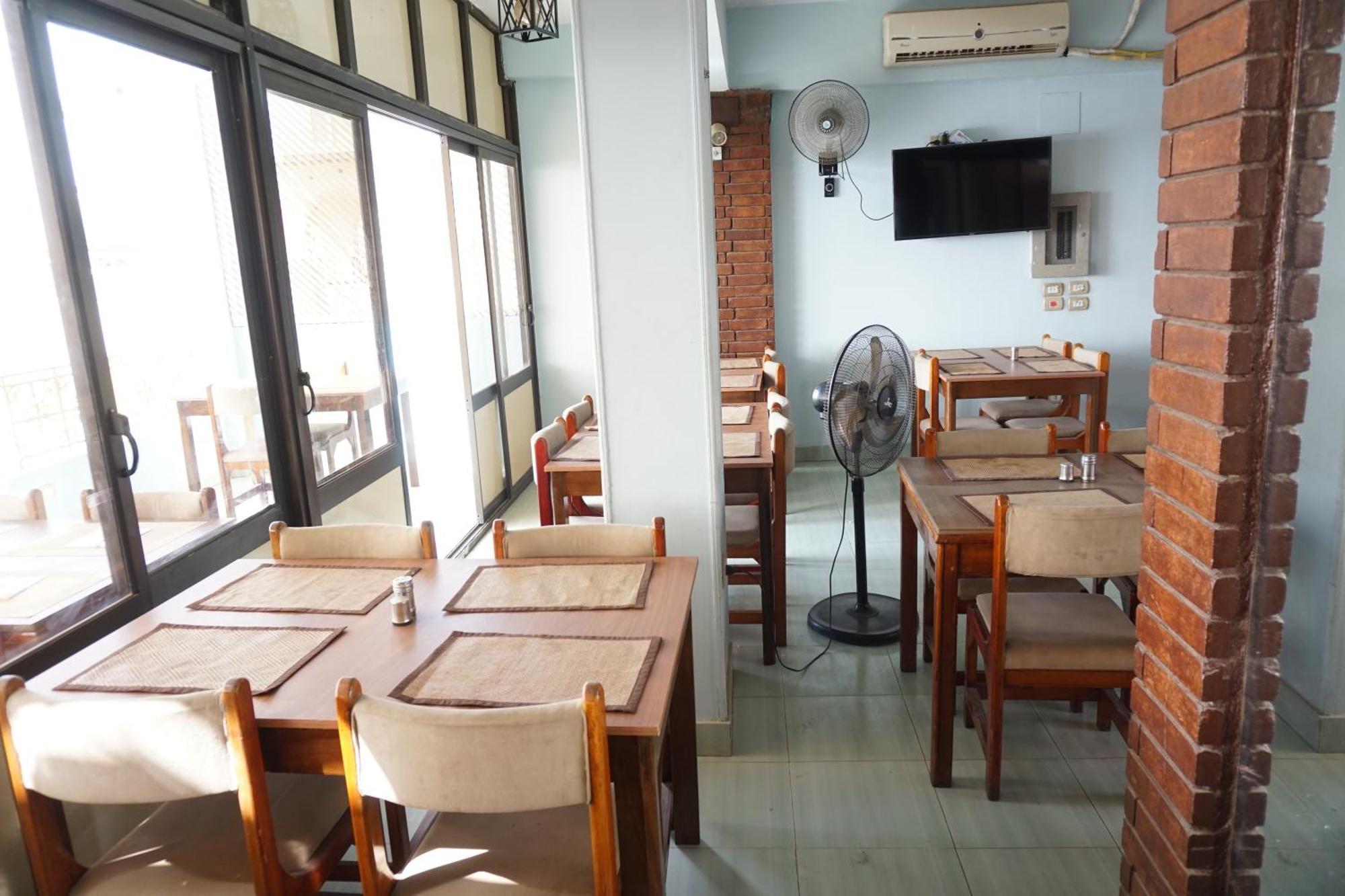 Merry Land Hotel & Roof Top Nile Restaurant Luxor Exterior photo